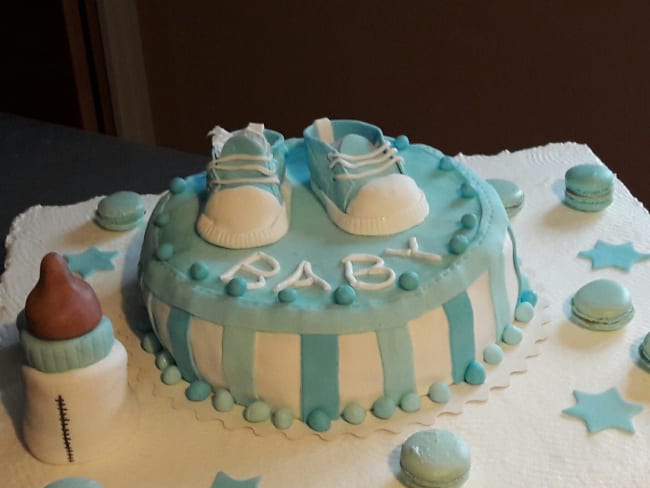 Gâteau réalisé pour un baby shower avec du curd framboise 