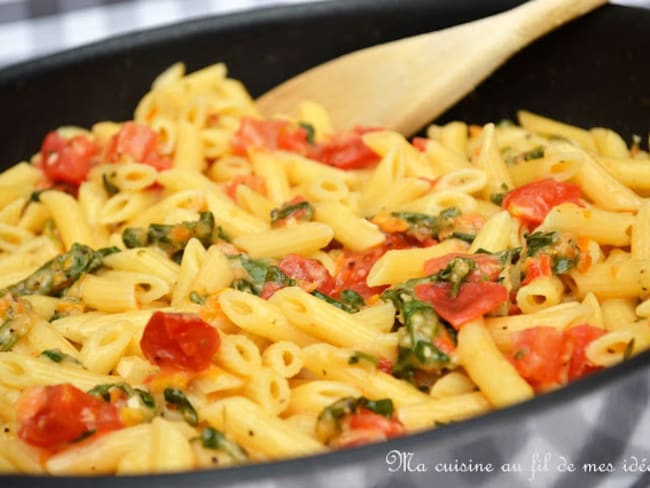 One pan pasta de minis pennes aux tomates, roquette et mozzarella