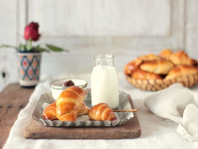 Croissants briochés fourrés à la pâte à tartiner super connue