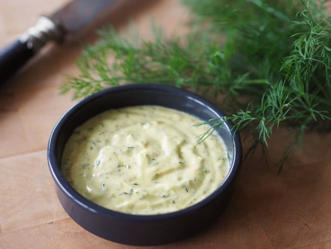 Sauce à la moutarde Savora, au fromage blanc et à l’aneth