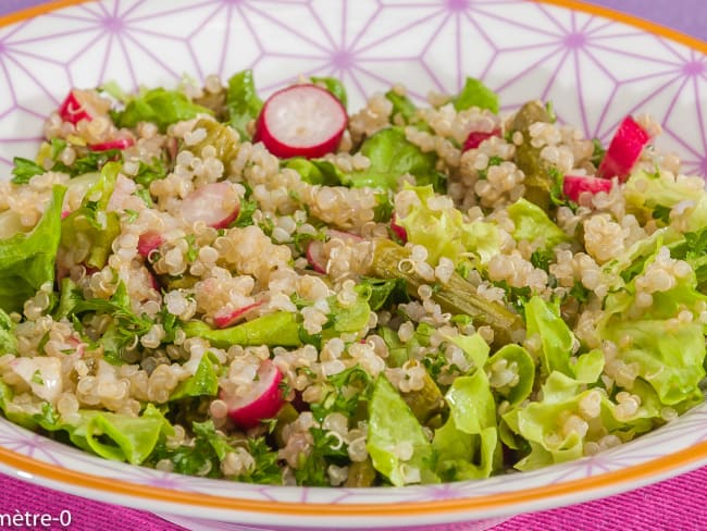 Salade santé de quinoa aux asperges et radis