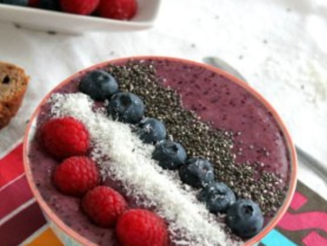 Smoothie bowl aux fruits rouges