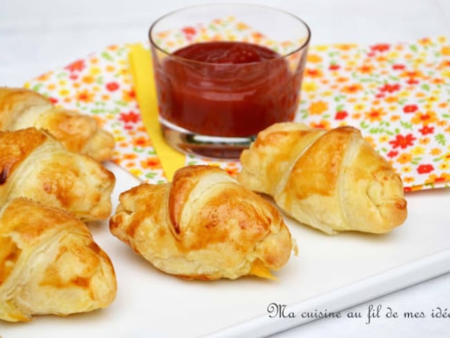 Petits croissants apéritifs saucisse et cheddar