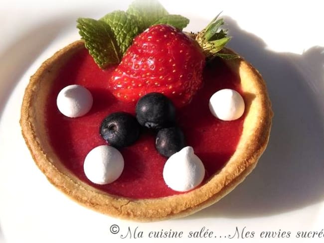 Tartelettes panna-cotta au sirop de gingembre & coulis de fraises