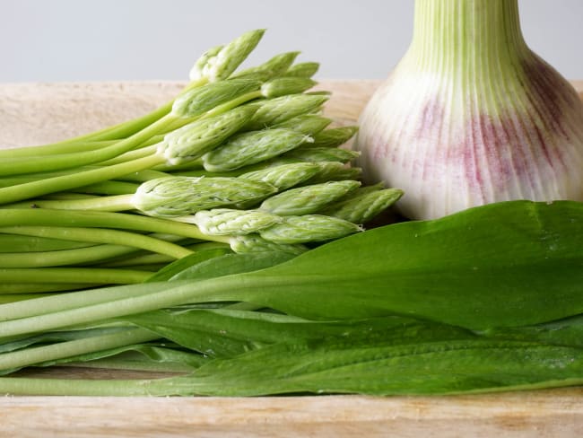 Asperges des bois sautées à l'ail des ours (aspergettes ou ornithogales des Pyrénées)