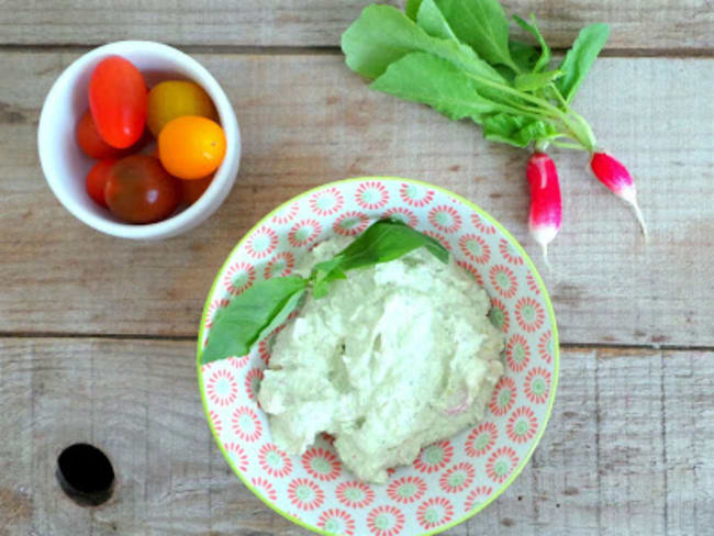 Sauce dip radis, fromage frais et basilic