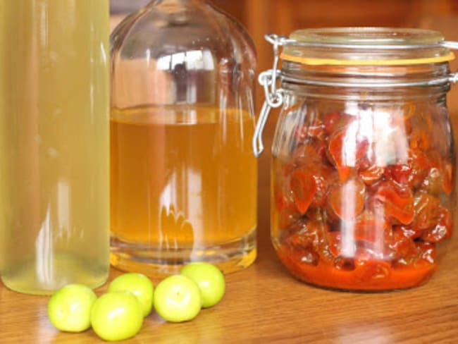 Sirop, alcool et pickles de prunes vertes à la coréenne
