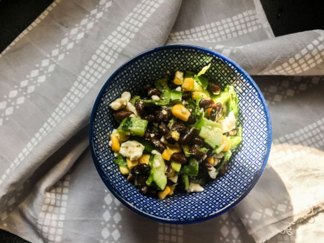 Salade américaine haricots noirs, concombre et feta