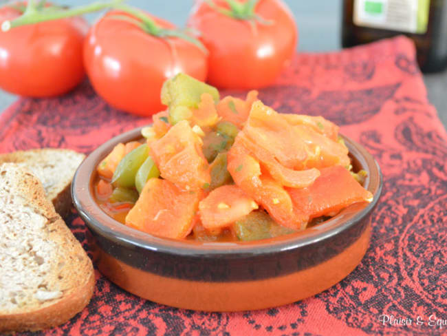 Taktouka, salade marocaine de tomates et de poivrons à servir en accompagnement de grillades