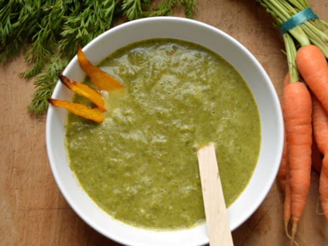 Soupe de fanes de carottes au ras-el-hanout. Une soupe anti-gaspi.