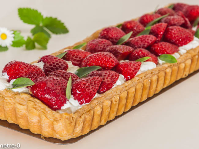 Tarte à la chantilly, aux fraises et au basilic