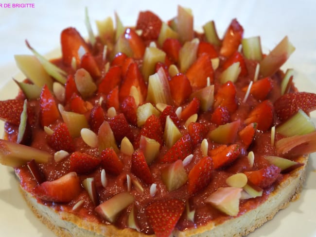 Tarte à la rhubarbe, fraises et amandes du Chef Claire Heitzler