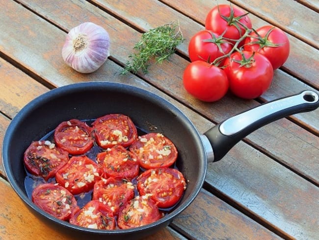 Tomates provençales à la poêle, presque confites