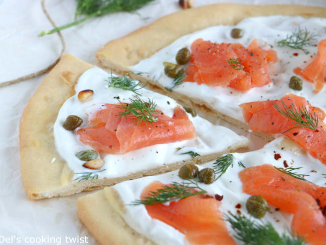 Pizza blanche au saumon et aux câpres