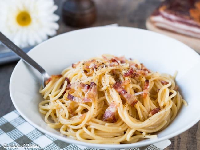 Pâtes à la carbonara : la recette italienne sans crème