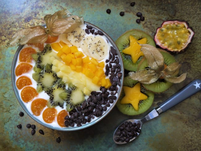 Breakfast bowl : bibelekäse, fruits exotiques et pépites