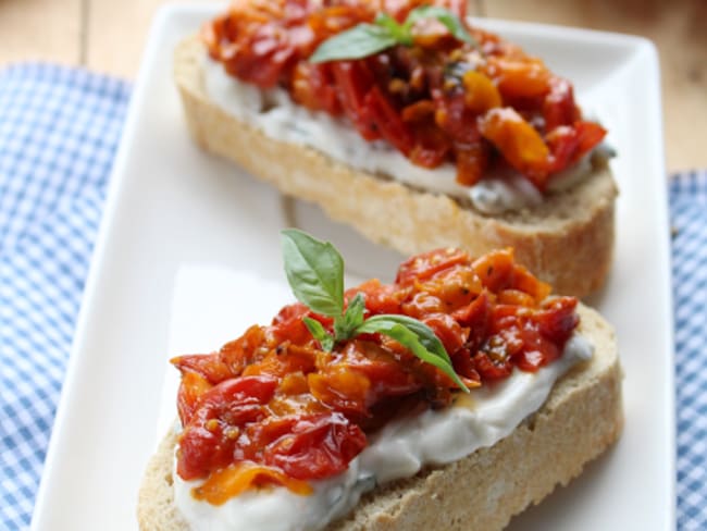 Bruschettas à la ricotta basilic et compotée de tomates