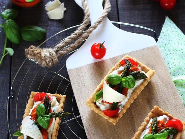 Tartelettes apéritives chaud-froid aux Asperges et Pesto rouge