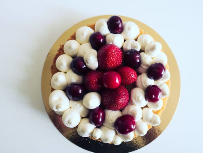 Tarte à la vanille, cerises et fraises