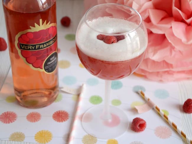 Cocktail à la framboise et au vin rosé