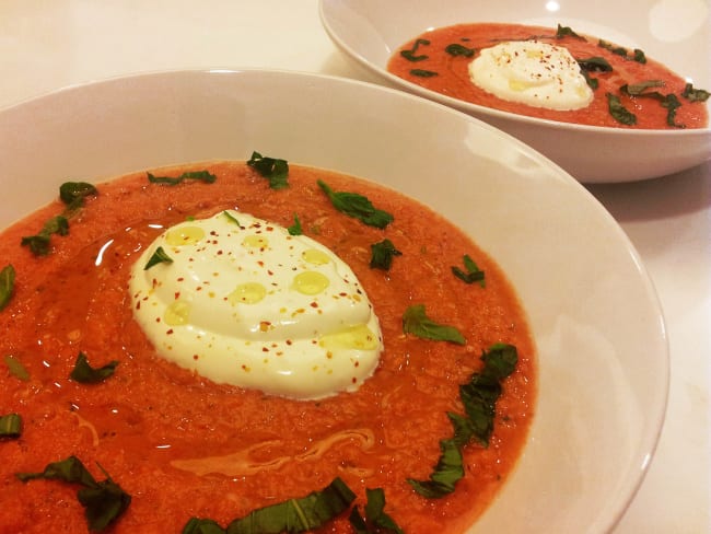 Gaspacho et quenelle de chèvre au piment d'Espelette