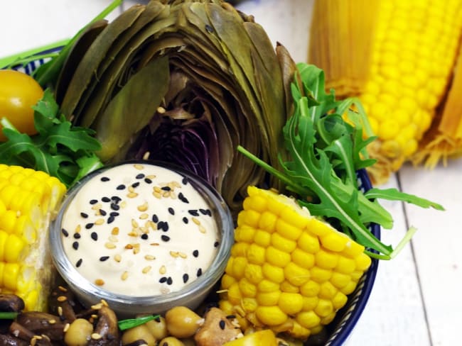 Salade à l'artichaut et épi de maïs