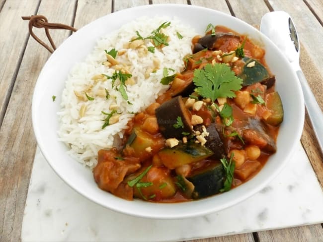 Curry parfumé et végétalien aux légumes et au lait de coco