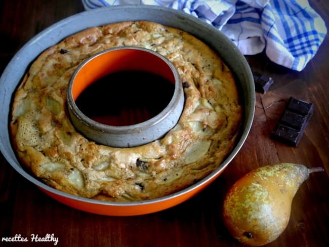 Gâteau moelleux à la poire et pépites de chocolat