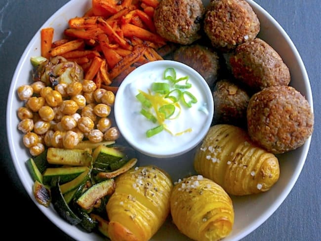 Buddha bowl carnivore aux boulettes de boeuf