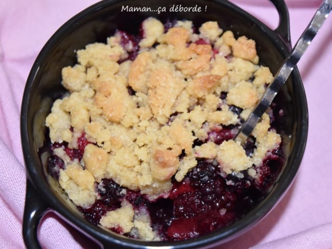 Crumble de pommes et fruits rouges - Maman...ça déborde