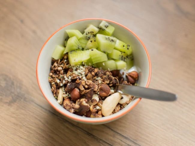 Granola maison au cacao et graines de chanvre