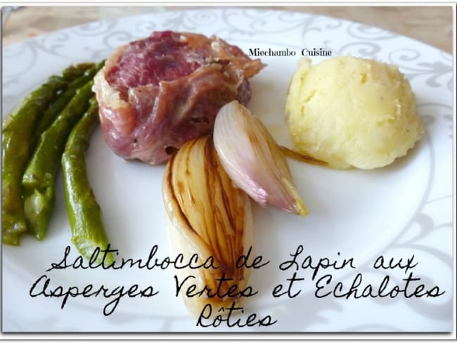 Saltimbocca de lapin aux asperges vertes et échalotes rôties