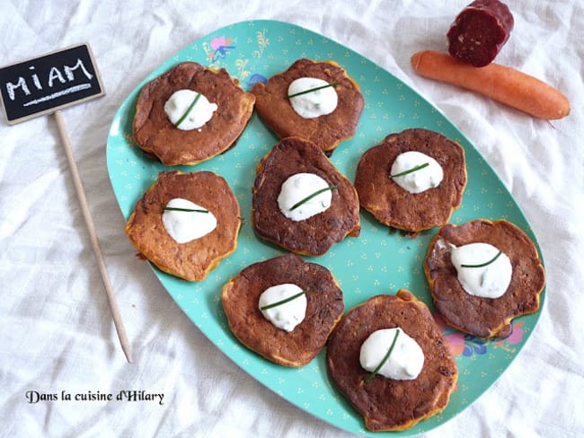 Blinis aux carottes et chorizo et crème au yaourt