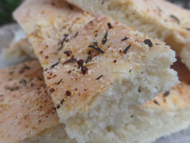 Focaccia aux herbes et au parmesan