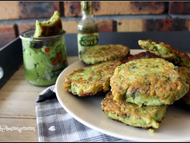 Galettes de pomme de terre ricotta et épinards, sauce avocat pimentée pour le dîner