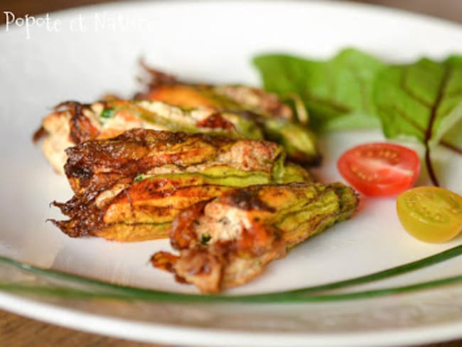 Fleurs de courgette farcies à la ricotta, au thon et aux tomates séchées