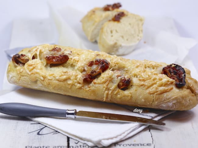 Baguette au comté et tomates confites pour l'apéritif