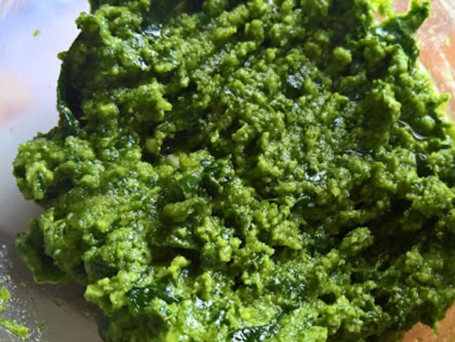 Pesto de fanes de radis