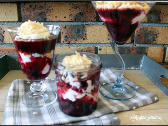 Trifle à la confiture de fraises et myrtilles