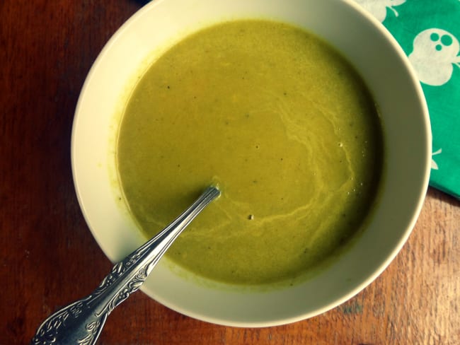 Soupe verte douce et épicée thaï