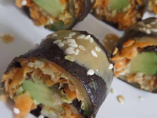 Bouchées maki crues aux légumes, sauce miso et sésame