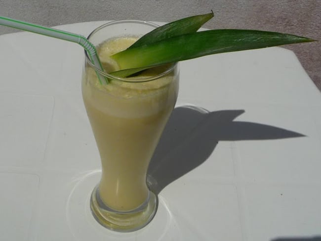 Smoothie glacé ananas thé vert vanille