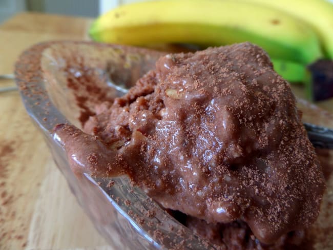 Glace maison végétale au chocolat et au croquant de noisettes au sirop d'érable