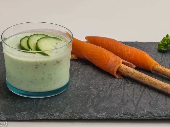 Verrine de concombre à la truite fumée