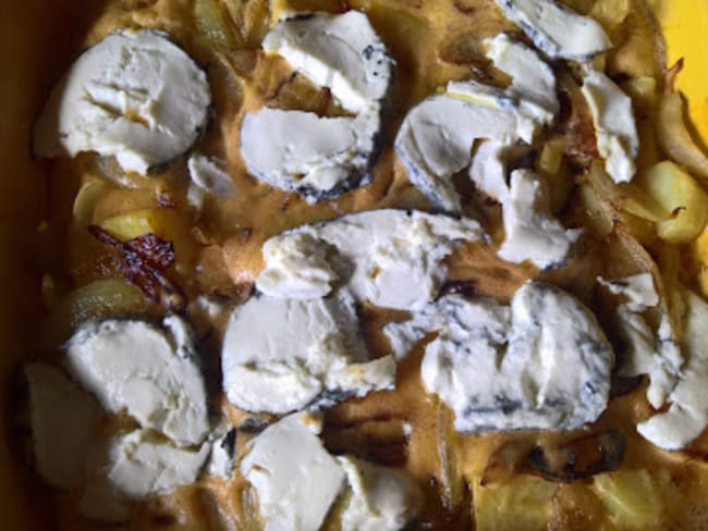 Clafoutis salé aux pommes de terre et fromage de chèvre cendré