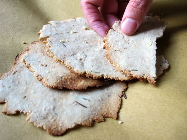 Crackers sans gluten au sésame et au romarin