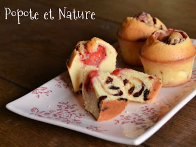 Petits cakes aux fraises fraîches et aux cranberries