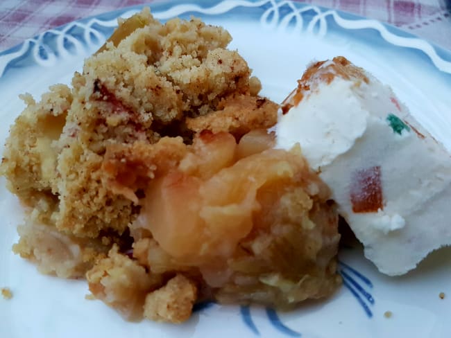 Crumble pommes rhubarbe