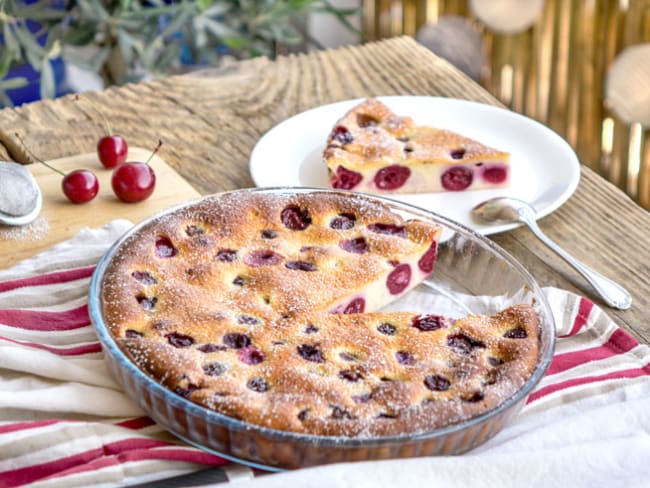 Clafoutis aux cerises léger par le Chef Guy Savoy.