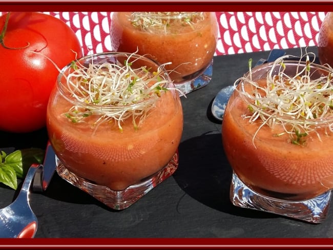 Soupe de tomates, basilic, ail et vinaigre balsamique